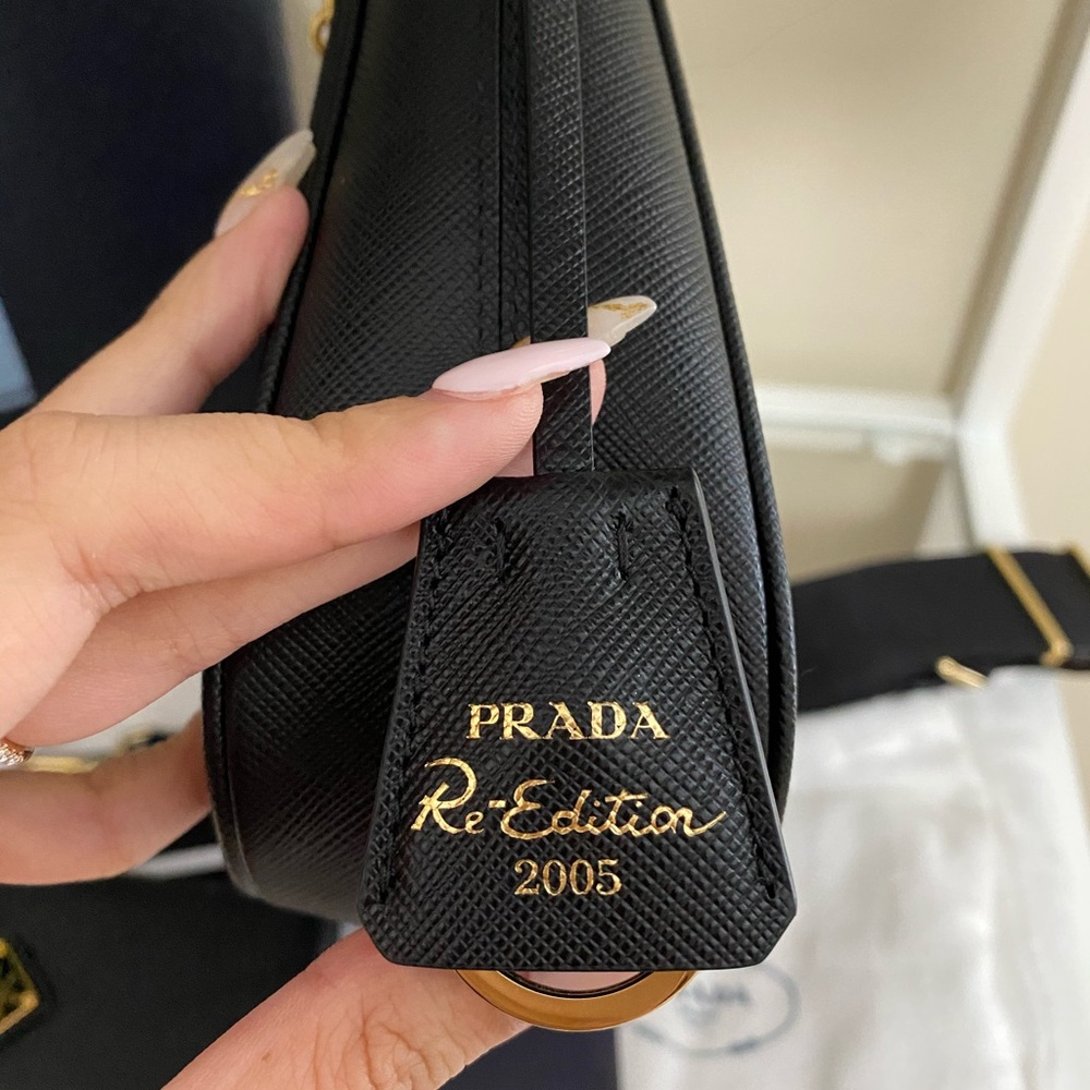 ❌SOLD❌ PRADA RE-EDITION 2005 Saffiano Leather - Picture 3 of 13